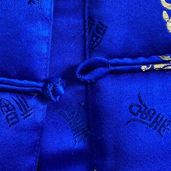 100% Silk jacket.  Quilted inside.  Pocket… - Picture 4 of 13